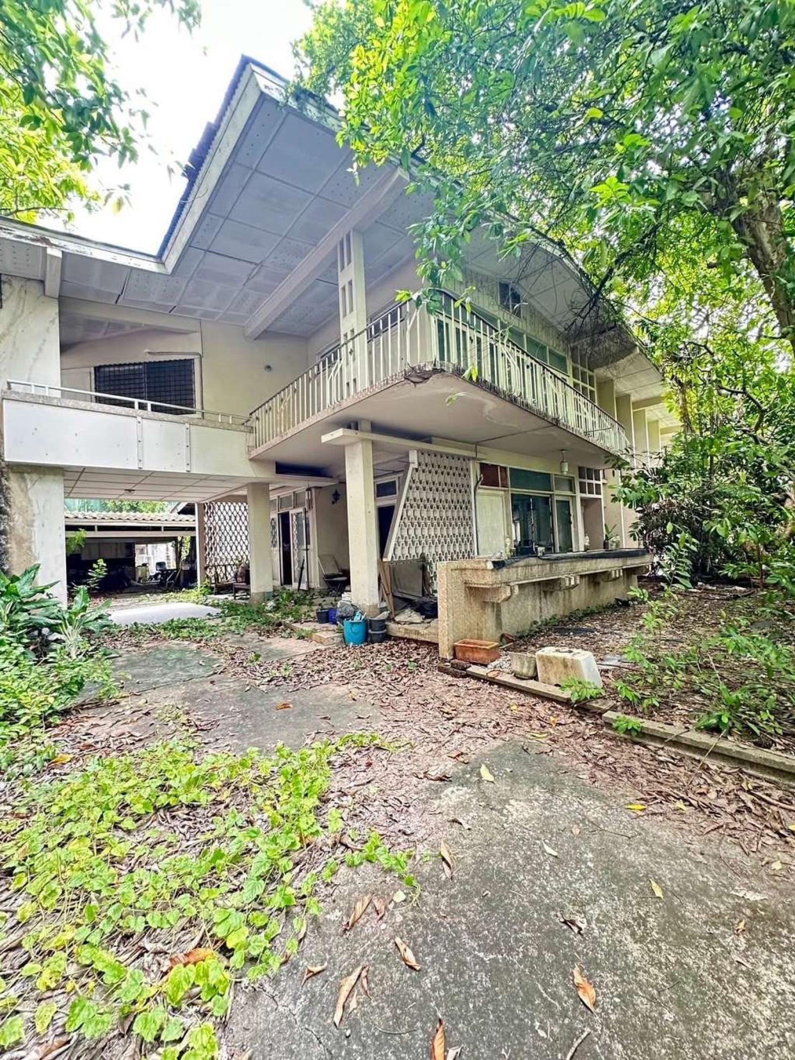 ที่ดินเปล่า บีทีเอส สนามเป้า / 306.2 ตร.วา (ขาย), Vacant land near BTS Sanam Pao station. / 306.2 Square Wa (FOR SALE) BNS200
