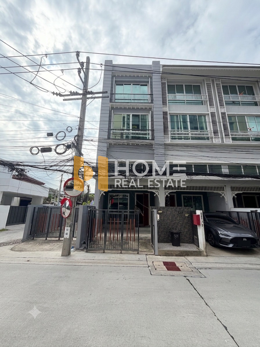 ทาวน์เฮ้าส์ ซอยแบริ่ง 13 / 2 ห้องนอนพลัส (ขาย), Townhouse, Soi Bearing 13 / 2 Bed Plus (FOR SALE) DA107