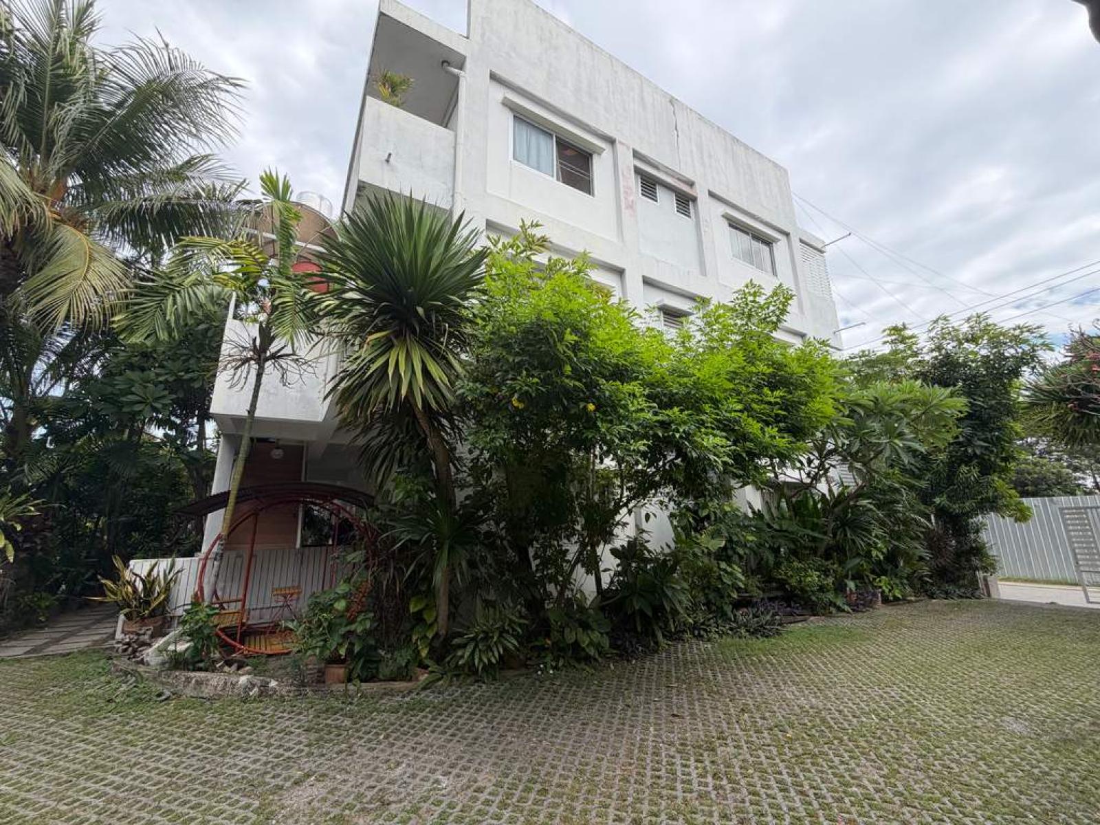 Apartments and houses in Soi Bearing 19/3. / 12 Bedrooms (FOR SALE), อพาร์ทเท้นท์และบ้าน ซอยแบริ่ง 19/3 / 12 ห้องนอน (ขาย) DA106