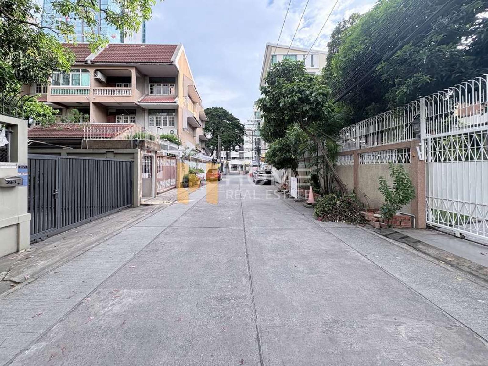 บ้านพร้อมที่ดิน ซอยพหลโยธิน5 / 148 ตร.วา (ขาย), House with land Soi Phahonyothin 5 / 148 Square Wa (FOR SALE) TPM446