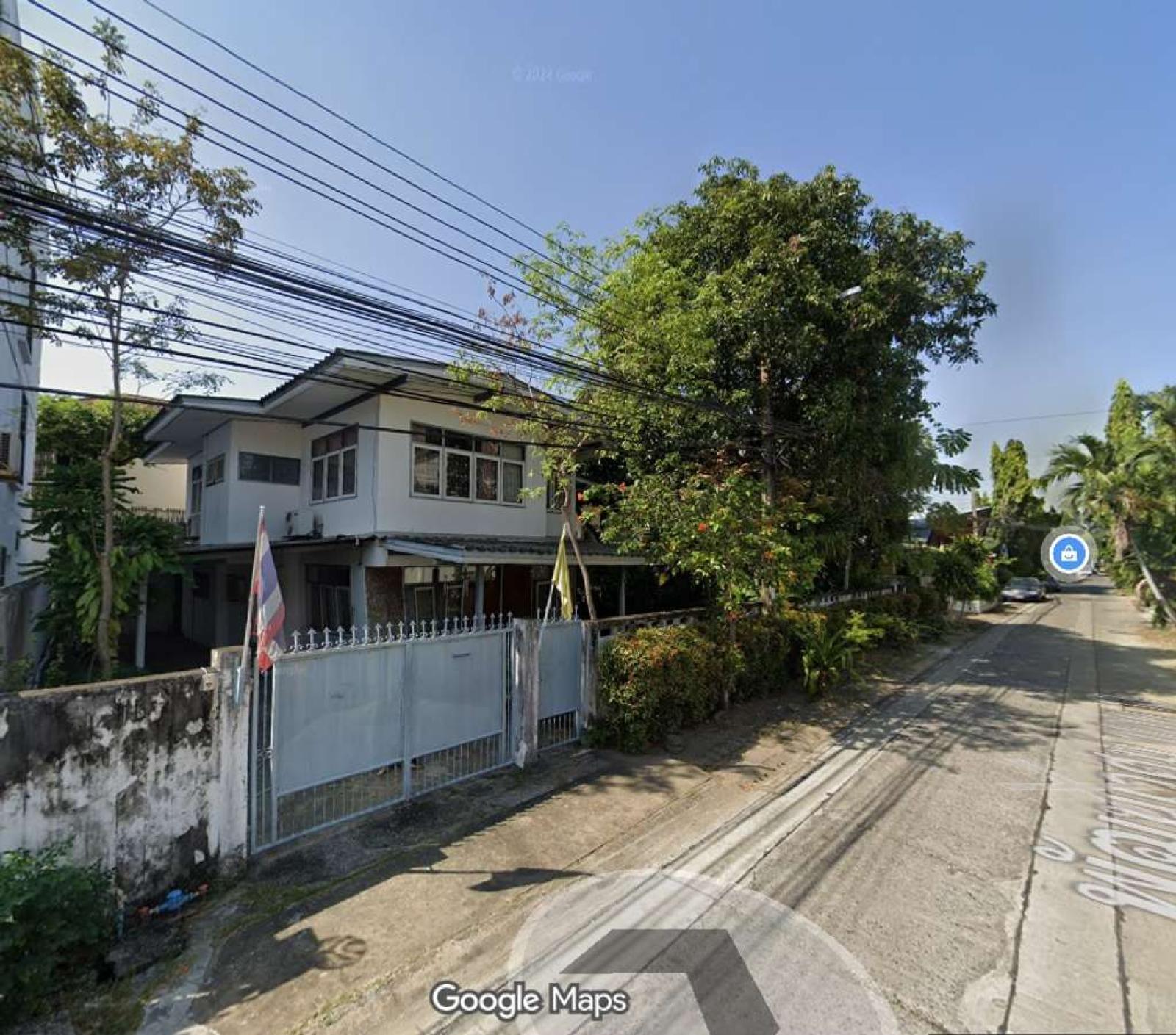 ที่ดินพร้อมสิ่งปลูกสร้าง 127 ตร.ว. ซอยปรีดีพนมยงค์ 26 / 127 ตร.วา (ขาย), Land with buildings, 127 square wah Soi Pridi Phanomyong 26. / 127 Square Wa (FOR SALE) GNG215