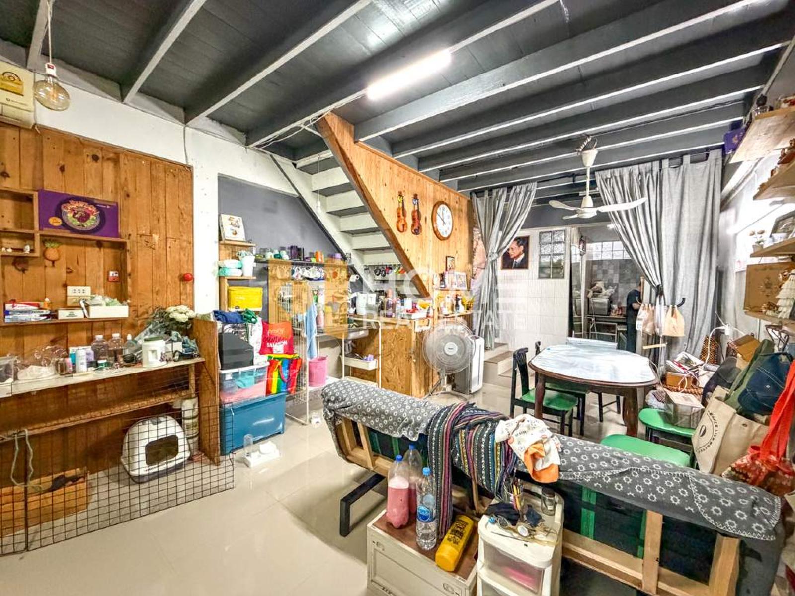 ตึกแถว ซอยสุขุมวิท 95/1 / 3 ชั้น (ขาย), Shophouse Sukhumvit Soi 95/1 / 3 Storey (FOR SALE) GNG230