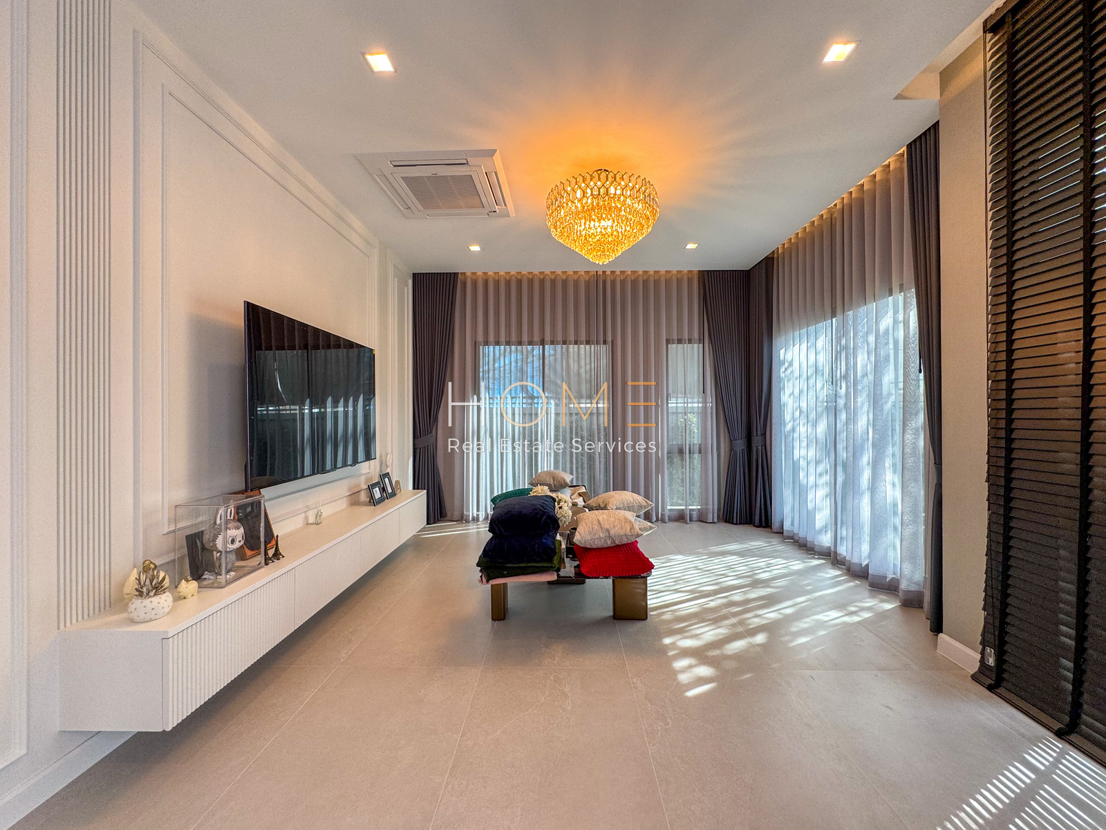 บ้านเดี่ยว แกรนด์ บางกอก บูเลอวาร์ด กรุงเทพกรีฑา / 5 ห้องนอน (เช่า), Grand Bangkok Boulevard Krungthepkreetha / Detached House 5 Bedrooms (FOR RENT) BZD122