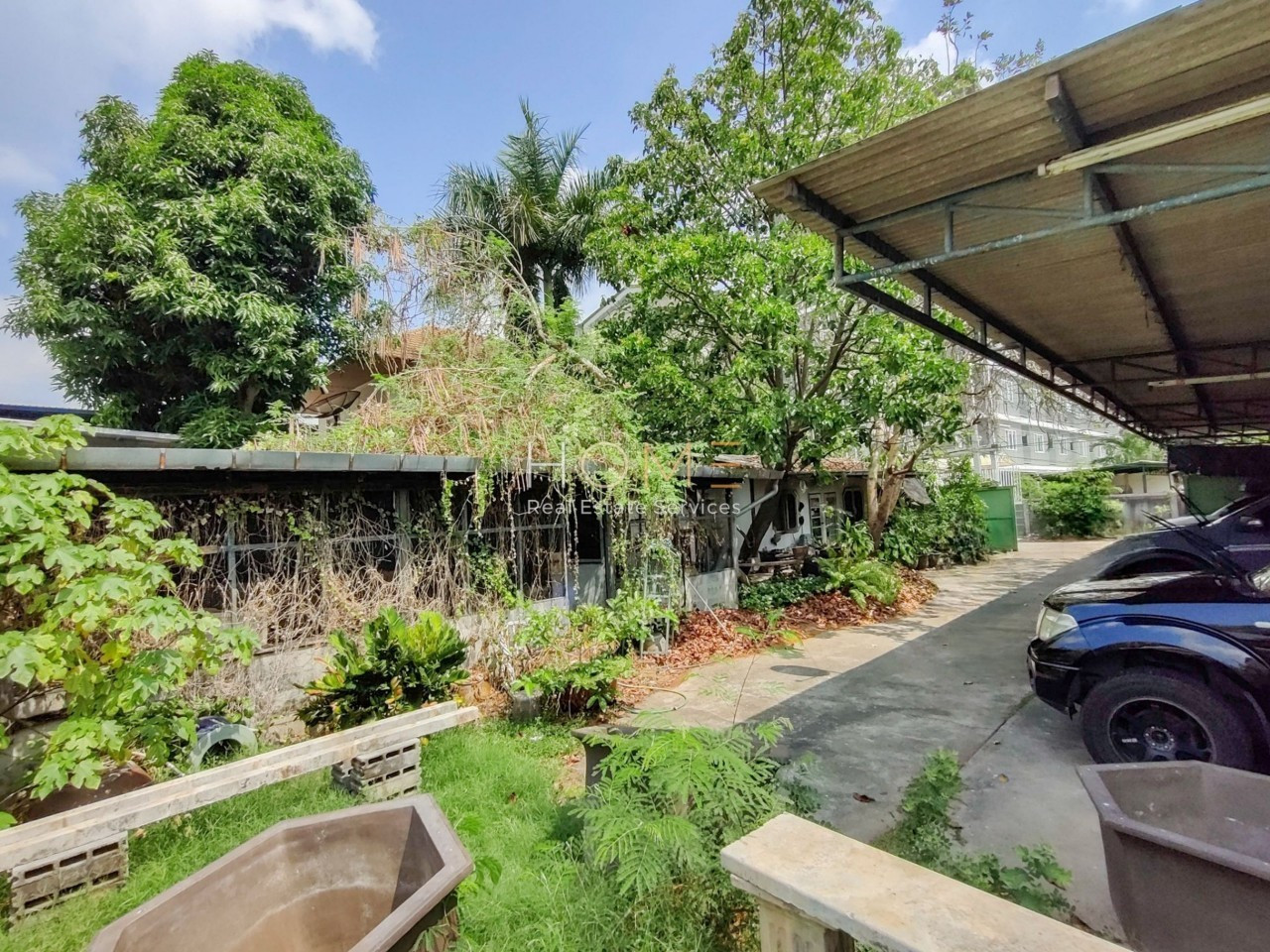 ที่ดินพร้อมสิ่งปลูกสร้างสุขุมวิท 77 ซอยอ่อนนุช 14 (ขาย), Land with buildings in Sukhumvit 77 Soi On Nut 14 (FOR SALE) PALM671