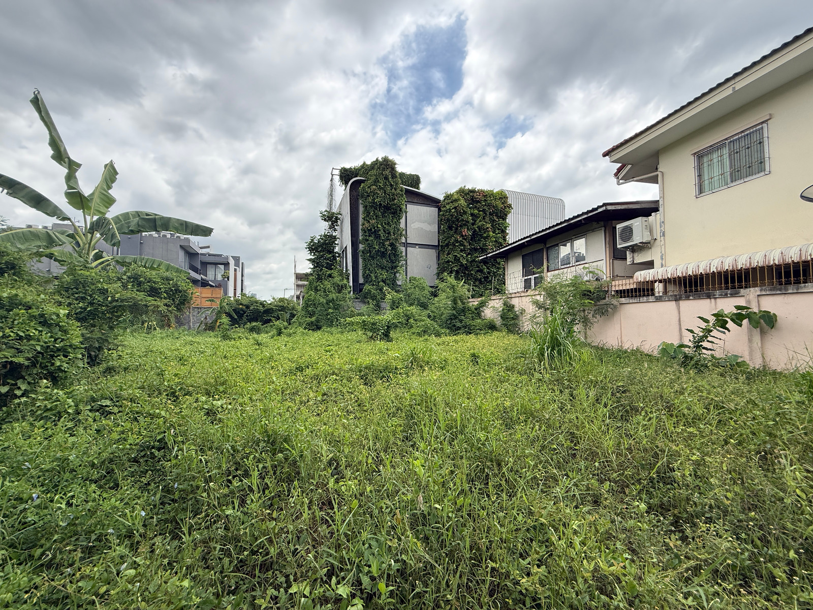 ที่ดินพร้อมอาคาร 403 ตารางวา ปรีดีพนมยงค์ 15 (ขาย), Land with buildings 403 square wa Pridi Phanomyong 15 (FOR SALE) PALM897