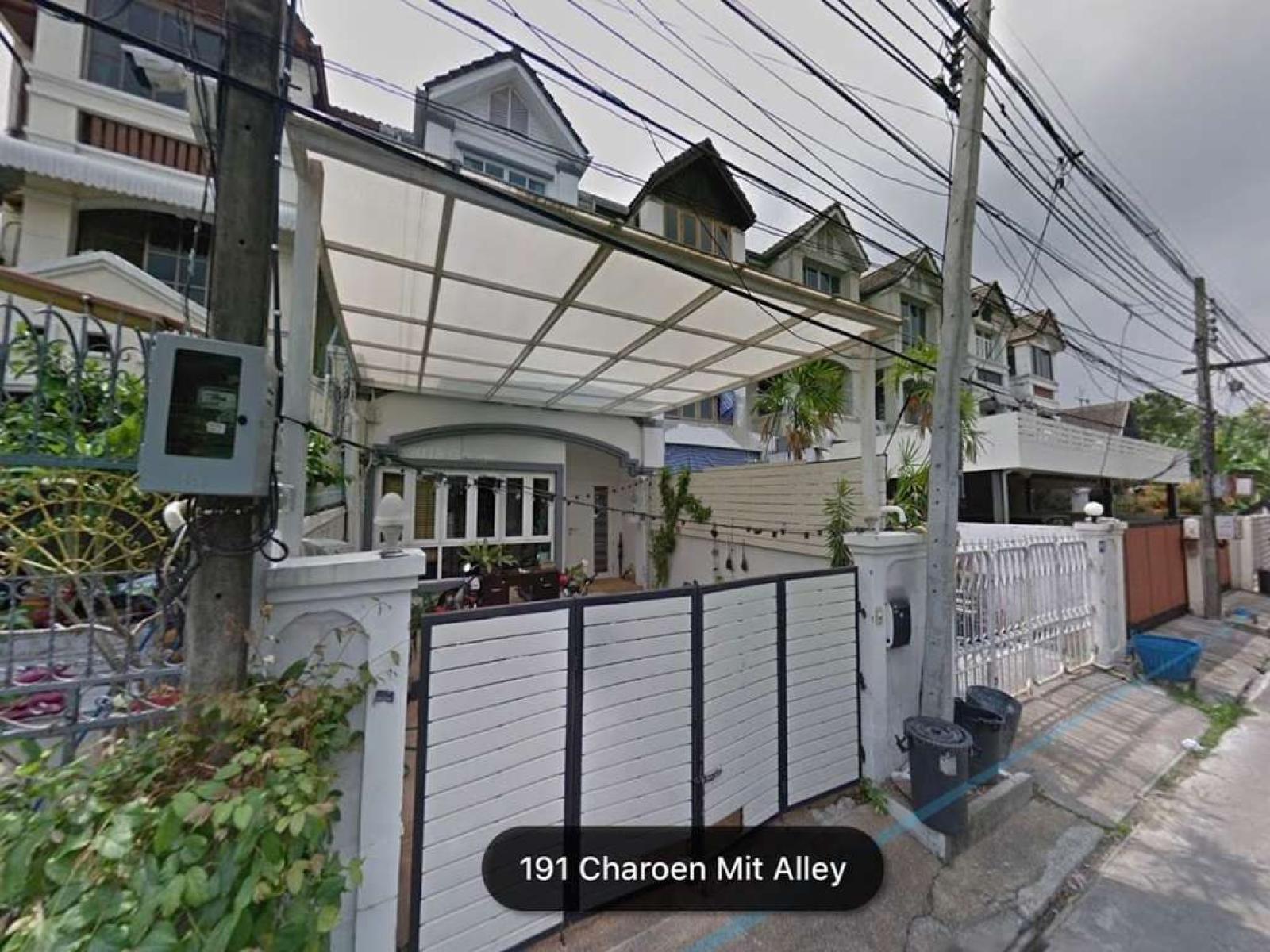 ทาวน์เฮ้าส์ ปรีดีพนมยงค์ 25 / 5 ห้องนอน (ขายพร้อมผู้เช่า), Townhouse Pridi Phanomyong 25 / 5 Bedrooms (SALE WITH TENANT) GNG241