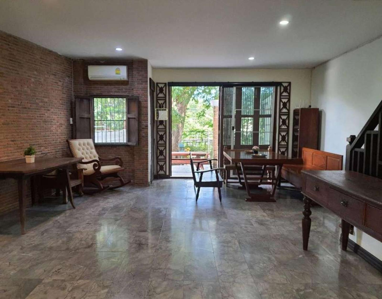 ทาวน์โฮม ซอย อ่อนนุช 21/1 / 4 ห้องนอน (ขายพร้อมผู้เช่า), Townhouse, Soi Onnut 21/1 / 4 Bedrooms (SALE WITH TENANT) GNG242