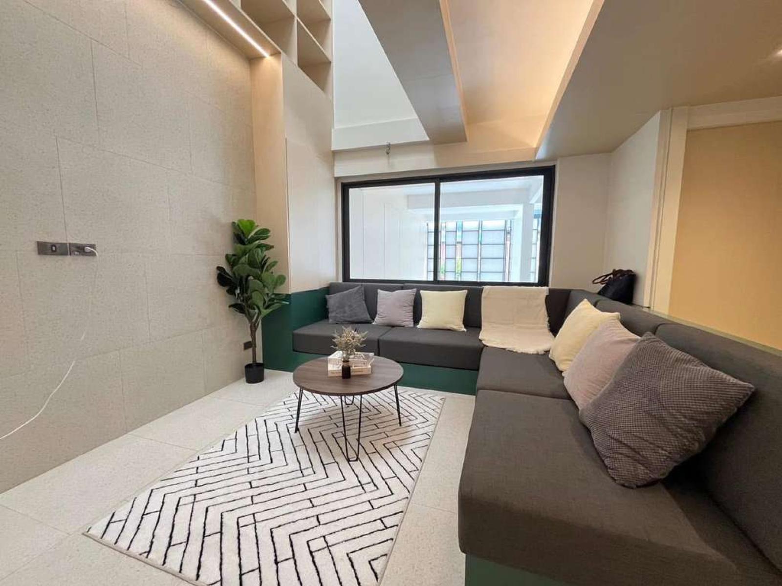 ทาวน์โฮม ปรีดีพนมยงค์ 14 / 2 ห้องนอน (ขายพร้อมผู้เช่า), Townhome Pridi Phanomyong 14 / 2 Bedrooms (SALE WITH TENANT) GNG243
