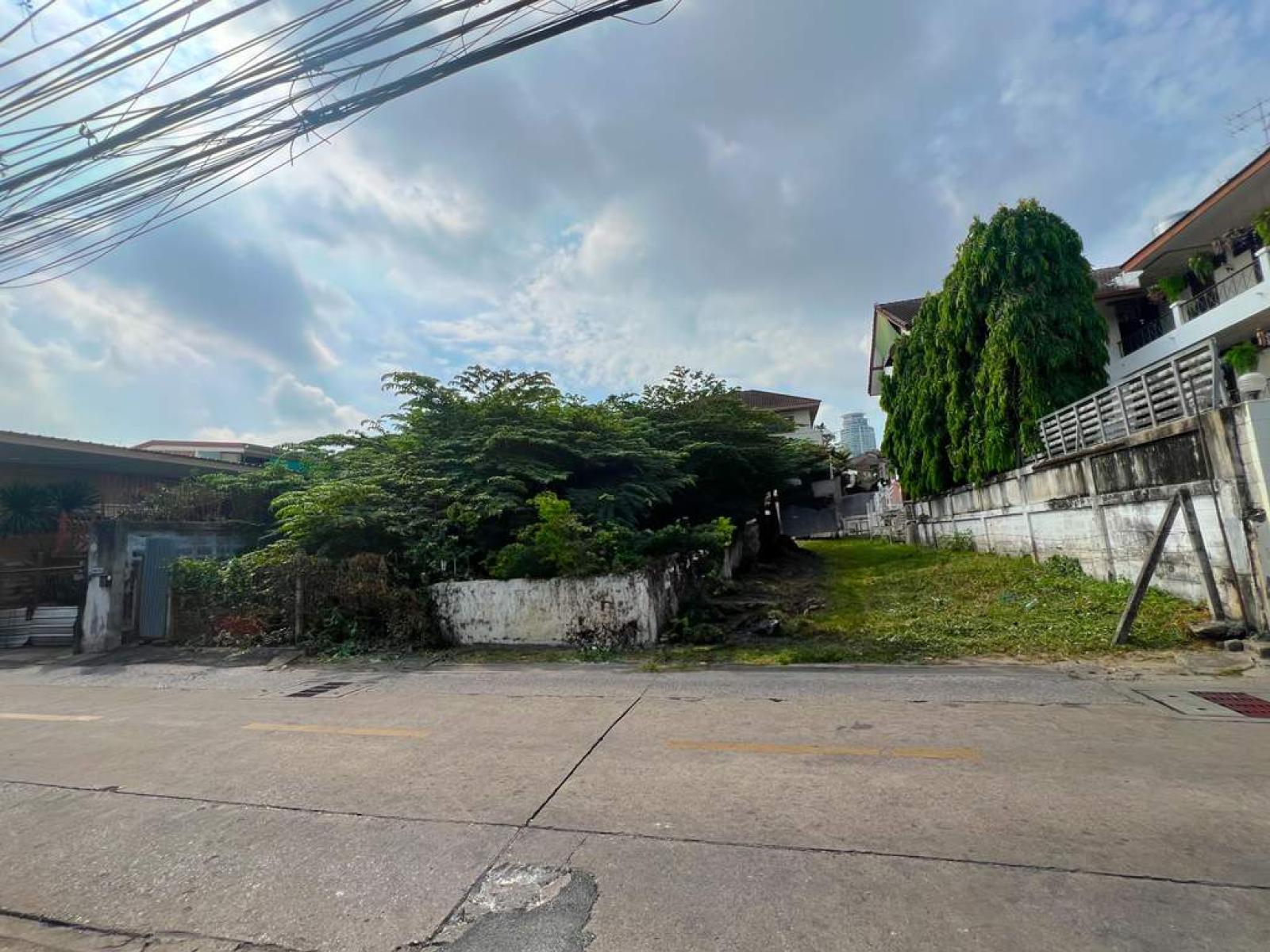 ที่ดินเปล่า 115 ตร.ว. ปรีดีพนมยงค์ 15 / 115 ตร.วา (ขาย), Vacant land, 115 sq.wa., Pridi Phanomyong 15. / 115 Square Wa (FOR SALE) GNG244