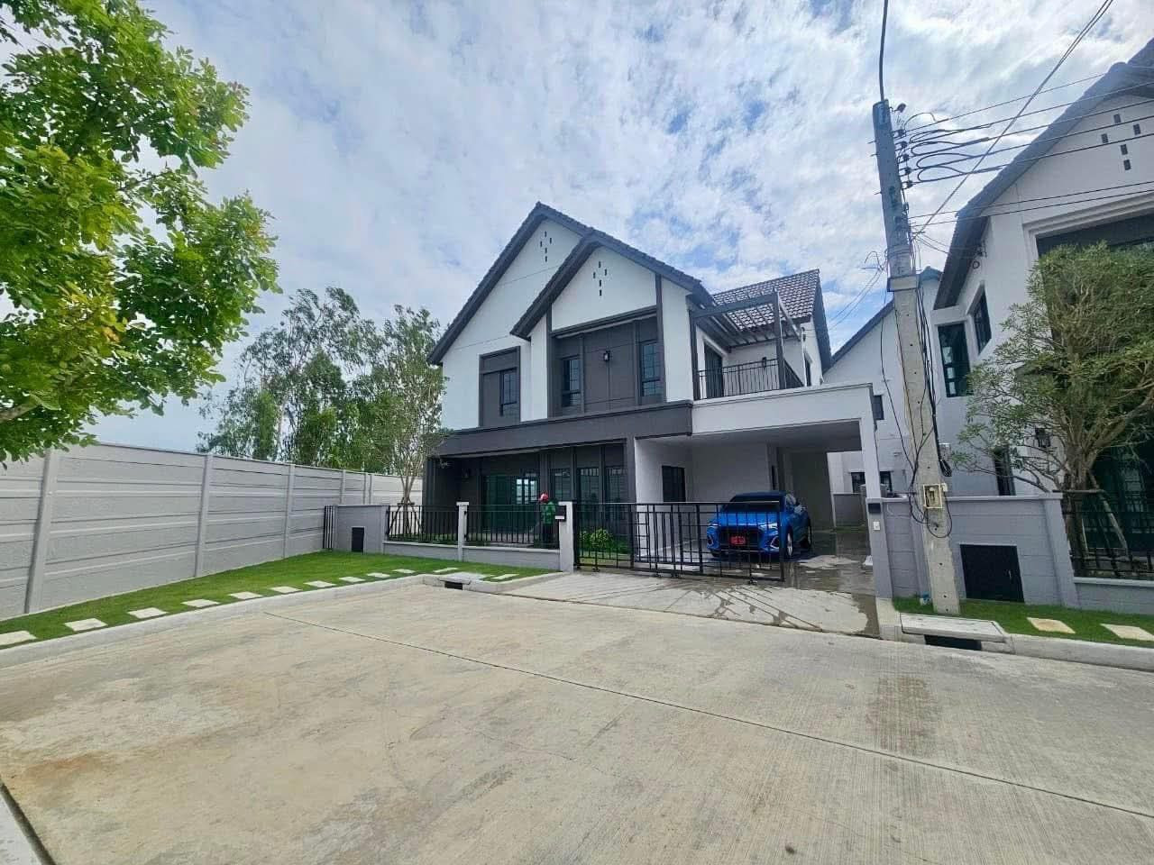 เซนโทร บางนา เฟส 2 / 4 ห้องนอน (ขายพร้อมผู้เช่า), Centro Bangna Phase 2 / 4 Bedrooms (SALE WITH TENANT)  DA176