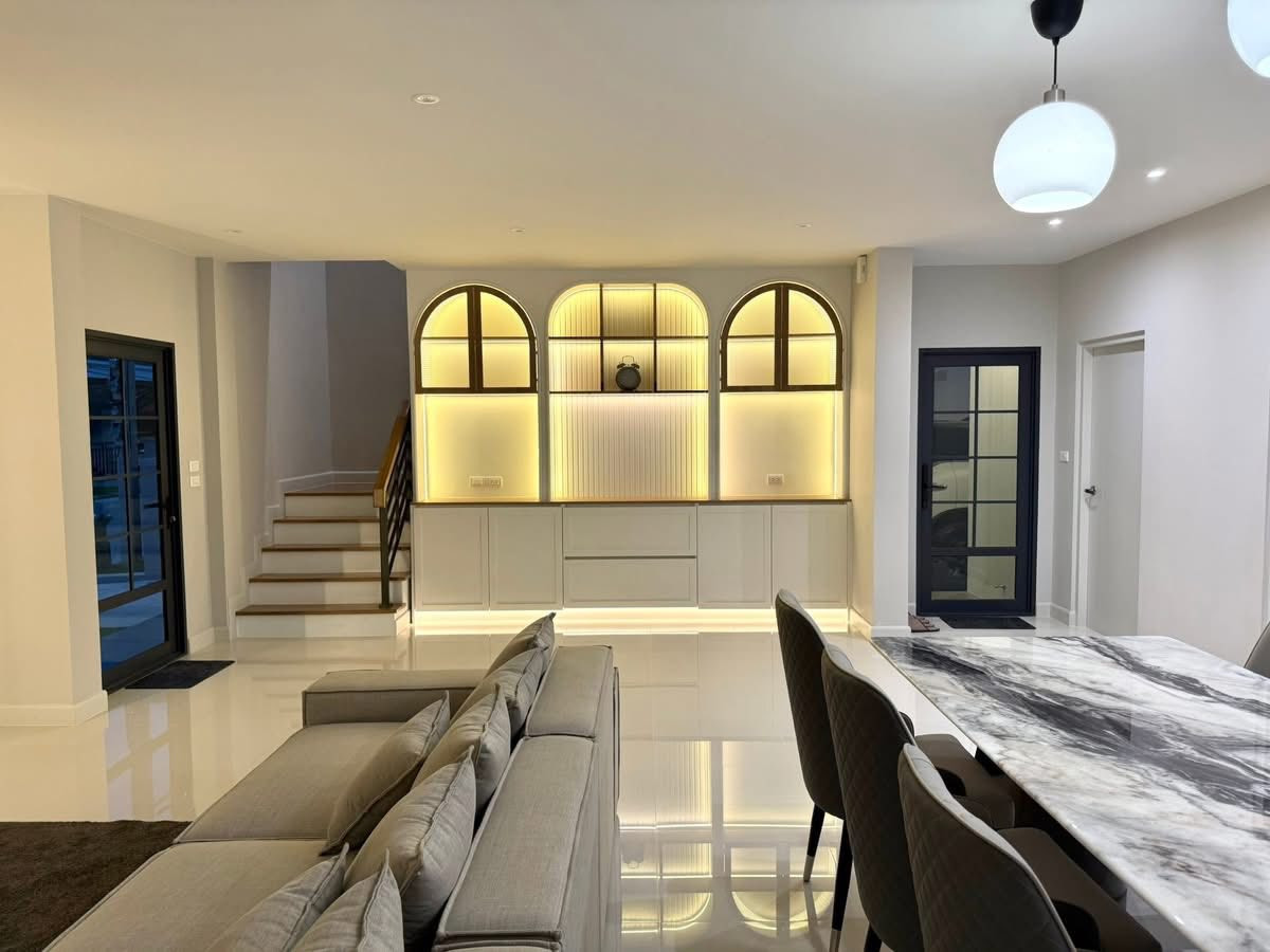 เซนโทร บางนา เฟส 2 / 4 ห้องนอน (ขาย), Centro Bangna Phase 2 / 4 Bedrooms (FOR SALE) DA206