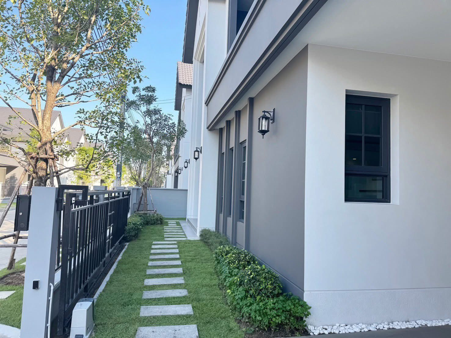 เซนโทร บางนา เฟส 2 / 4 ห้องนอน (ขาย), Centro Bangna Phase 2 / 4 Bedrooms (FOR SALE) DA224