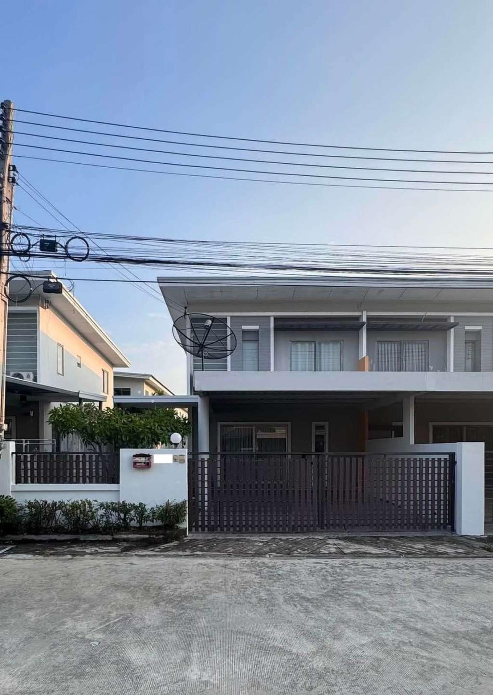 หมู่บ้านไลฟ ซอย12 ต.บ้านสวน อ.เมือง จ.ชลบุรี / 3 ห้องนอน (ขาย), Life Village, Soi 12 Ban Suan Subdistrict Mueang District Chonburi Province / 3 Bedrooms (FOR SALE) NANN026