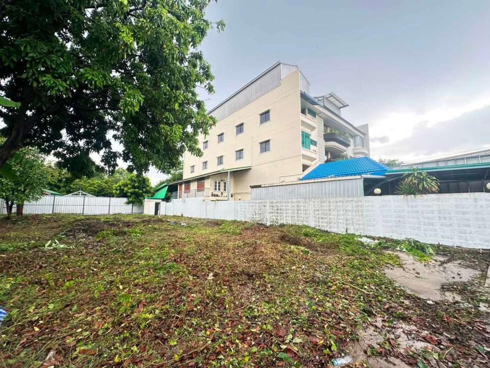 ที่ดิน ซอยปรีดีพนมยงค์ 14 แยก 16 / 166 ตร.วา (ขาย), Land plot at Soi Pridi Phanomyong 14 Intersection 16 / 166 Square Wa (FOR SALE) GNG263