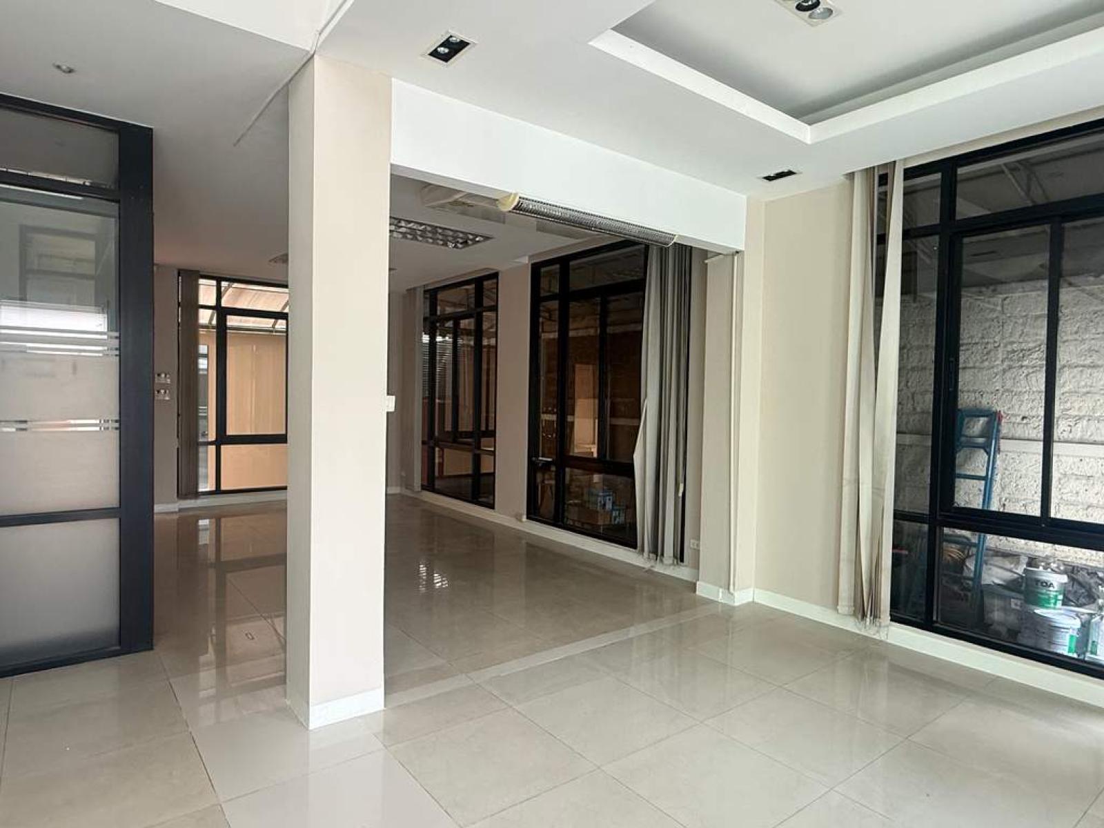 บ้านกลางกรุง ออฟฟิศ พาร์ค บางนา / 4 ห้องนอน (ขาย), Baan Klang Krung Office Park Bangna / 4 Bedrooms (FOR SALE) DA238