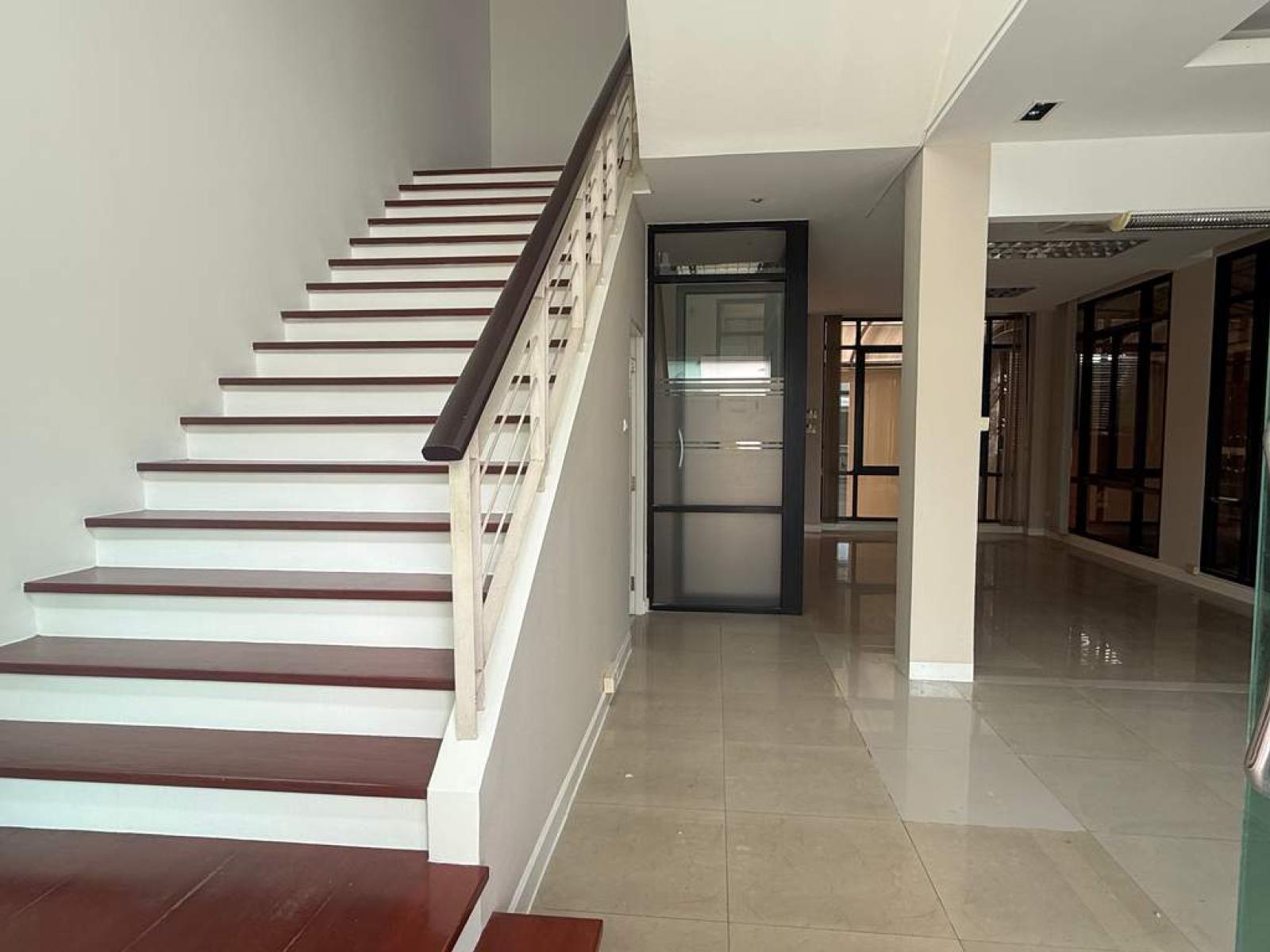 บ้านกลางกรุง ออฟฟิศ พาร์ค บางนา / 4 ห้องนอน (ขาย), Baan Klang Krung Office Park Bangna / 4 Bedrooms (FOR SALE) DA238