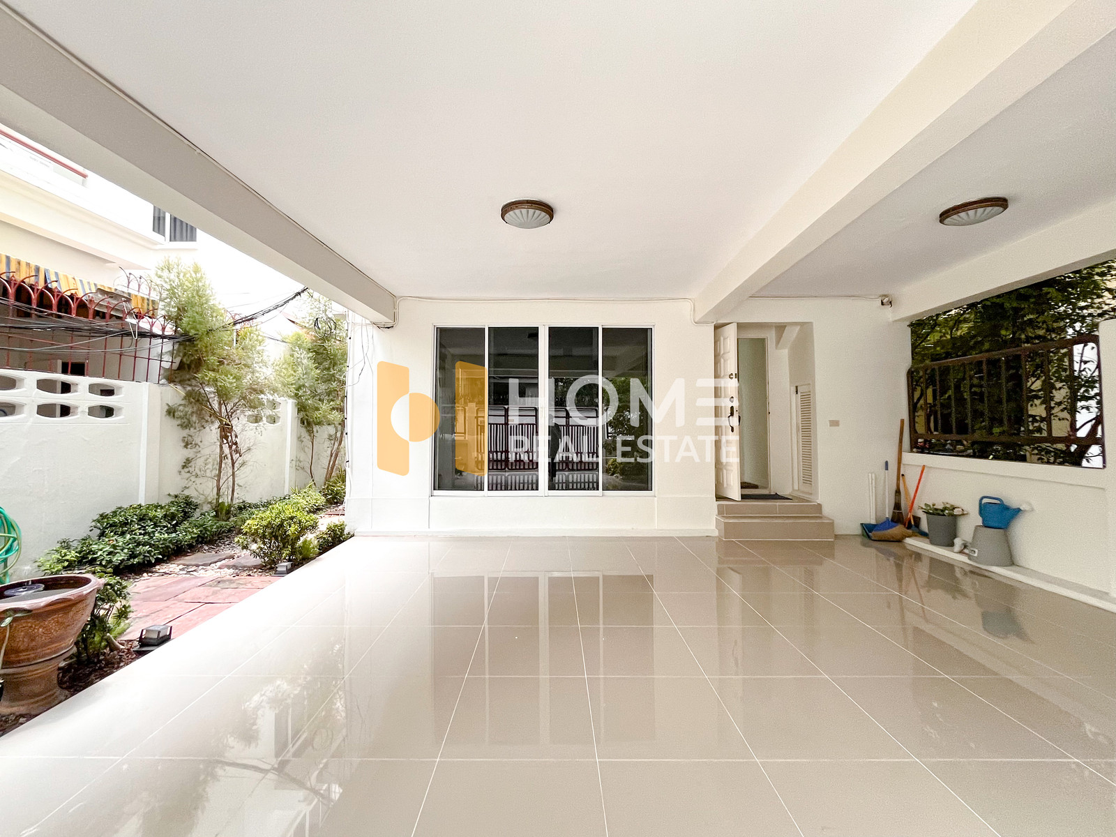 บ้านแฝด 40 ตร.วา. สุขุมวิท 31 / 5 ห้องนอน (ให้เช่า), Twin house 40 sq.wa., Sukhumvit 31 / 5 Bedrooms (FOR RENT) PALM909