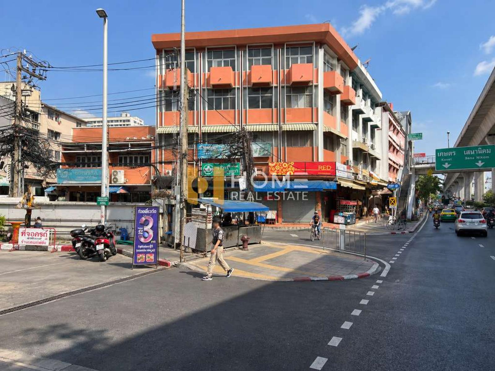 ที่ดินพร้อมสิ่งปลูกสร้าง ปากซอย พหลโยธิน 35 ใกล้เมเจอร์รัชโยธิน / 206 ตร.วา (ขาย), Land with buildings for sale at the entrance of Soi Phahonyothin 35, near Major Ratchayothin. / 206 Square Wa (FOR SALE) PALR021