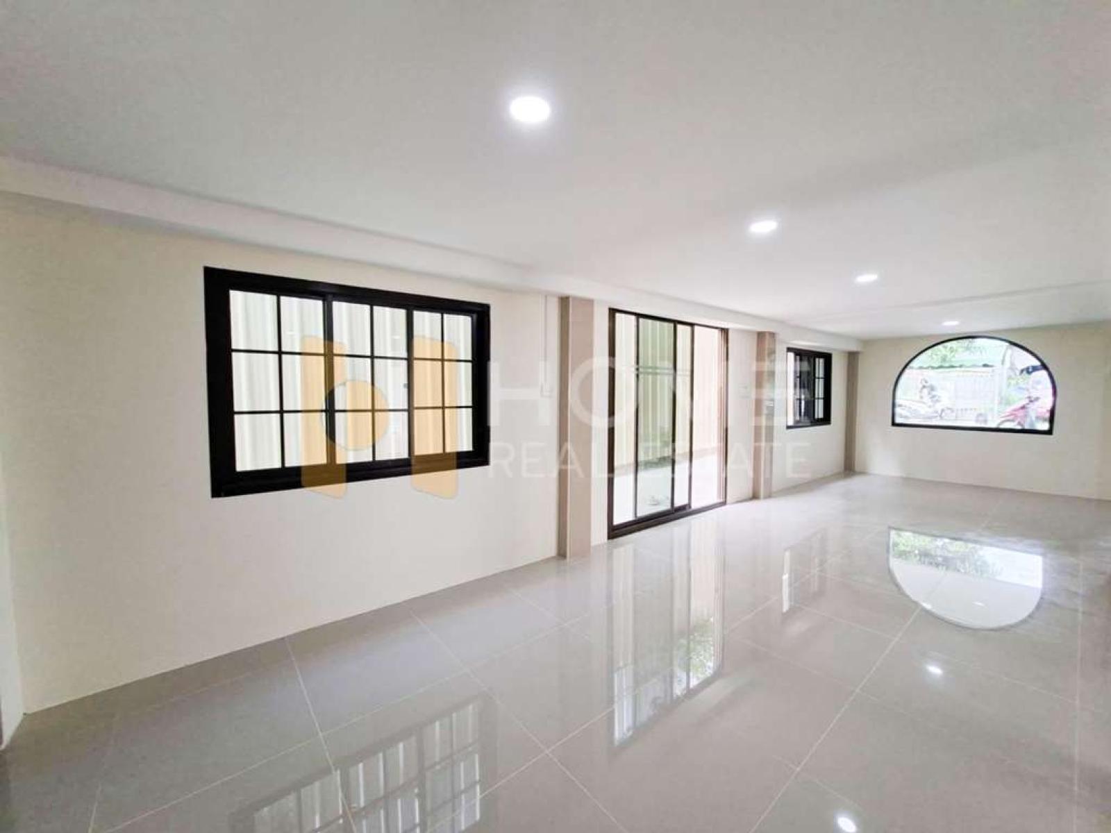 บ้านเดี่ยวพัทยากลาง ชลบุรี / 4 ห้องนอน (ขาย), Detached house in central Pattaya, Chonburi. / 4 Bedrooms (FOR SALE) NANN048