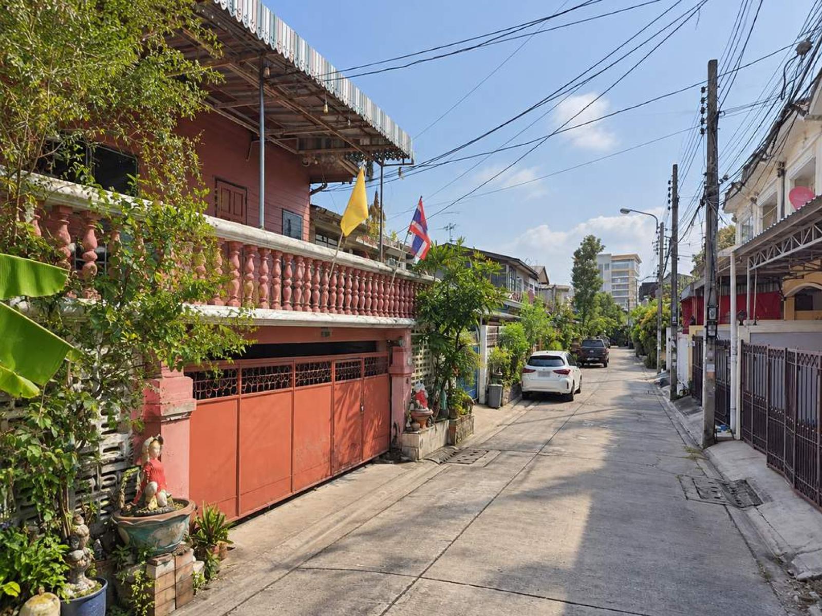 ที่ดินพร้อมสิ่งปลูกสร้าง ลาดพร้าว วังหิน ซอย 6 / 50 ตร.วา (ขาย), Land with buildings, Ladprao Wanghin Soi 6. / 50 Square Wa (FOR SALE) PALR038