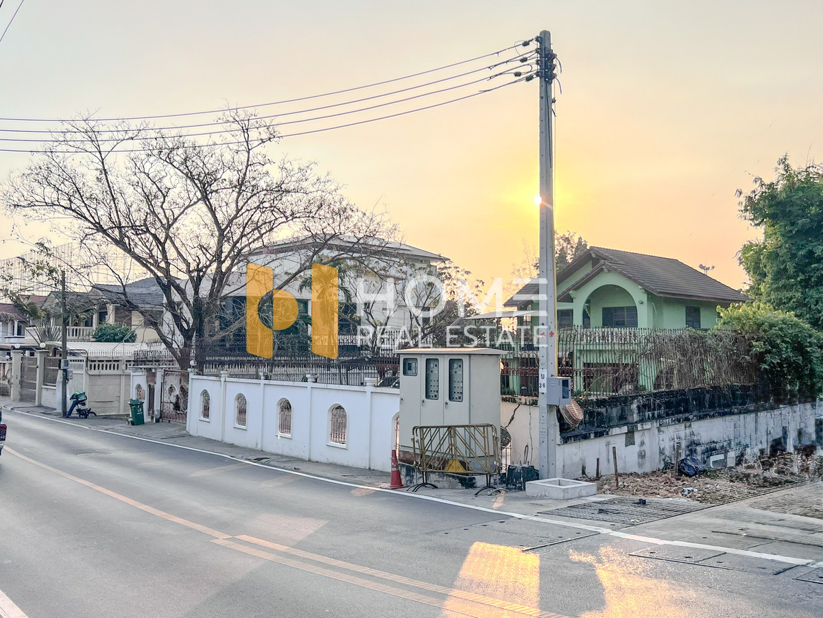บ้านเดี่ยว พร้อมที่ดิน ซอย ลาซาล 23 / 2 ห้องนอน (ให้เช่า), Detached house with land, Soi Lasalle 23 / 2 Bedrooms (FOR RENT) DA286