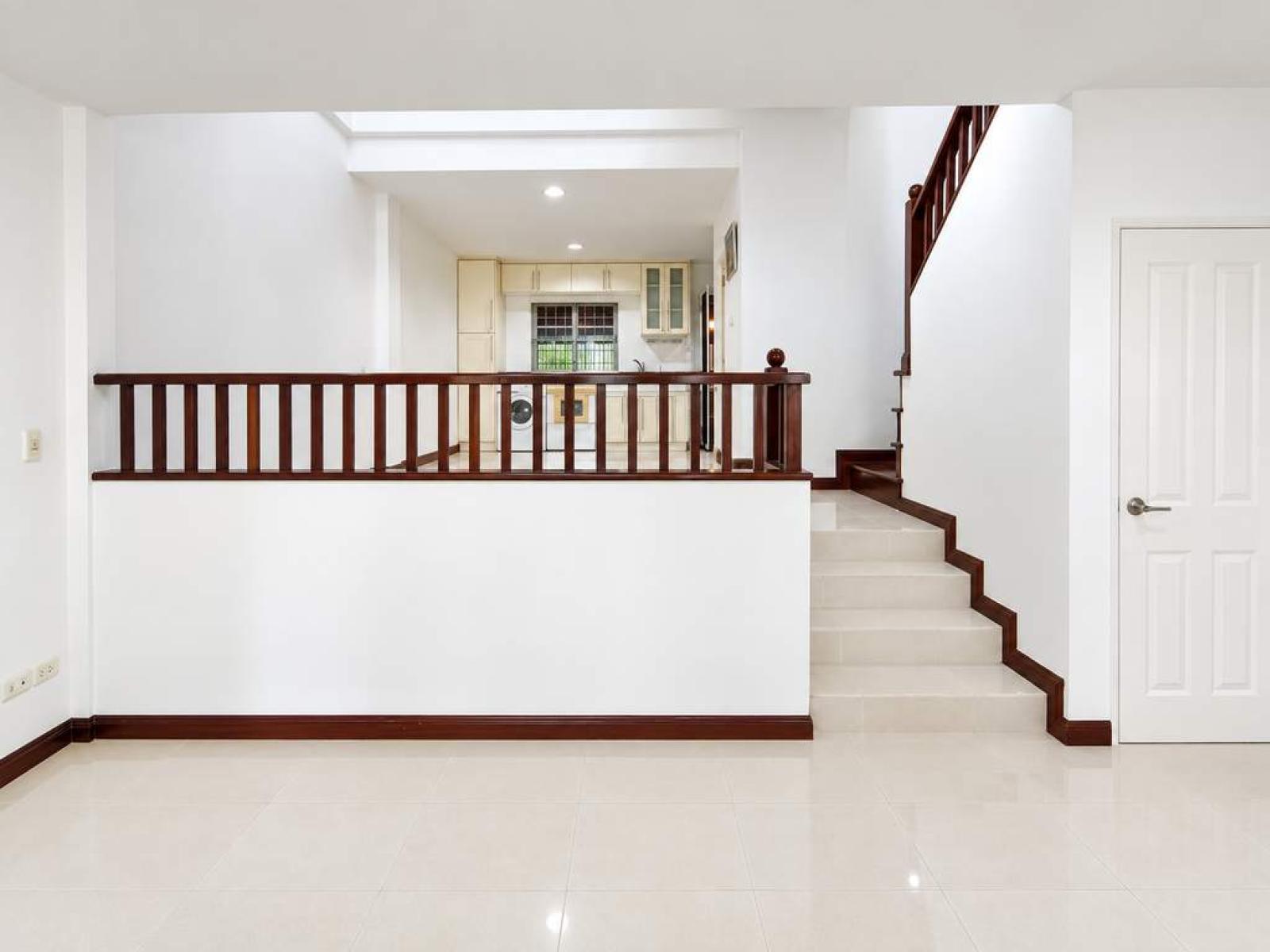 ทาวน์โฮม ในซอย บางมดแลนด์–ถนนประชาชื่น (เลียบคลองประปา) / 3 ห้องนอน (ขาย), Townhouse in Bang Mod Land alley – Prachachuen Road (along the water canal) / 3 Bedrooms (FOR SALE) PALR029