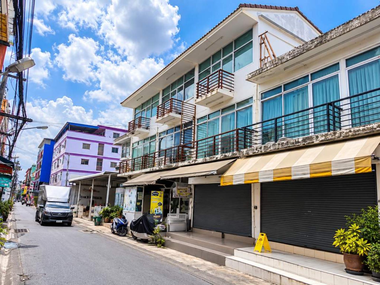อาคารพาณิชย์  5 คูหา / 3 ชั้น (ขาย), 5 commercial buildings / 3 Storey (FOR SALE) PALR041