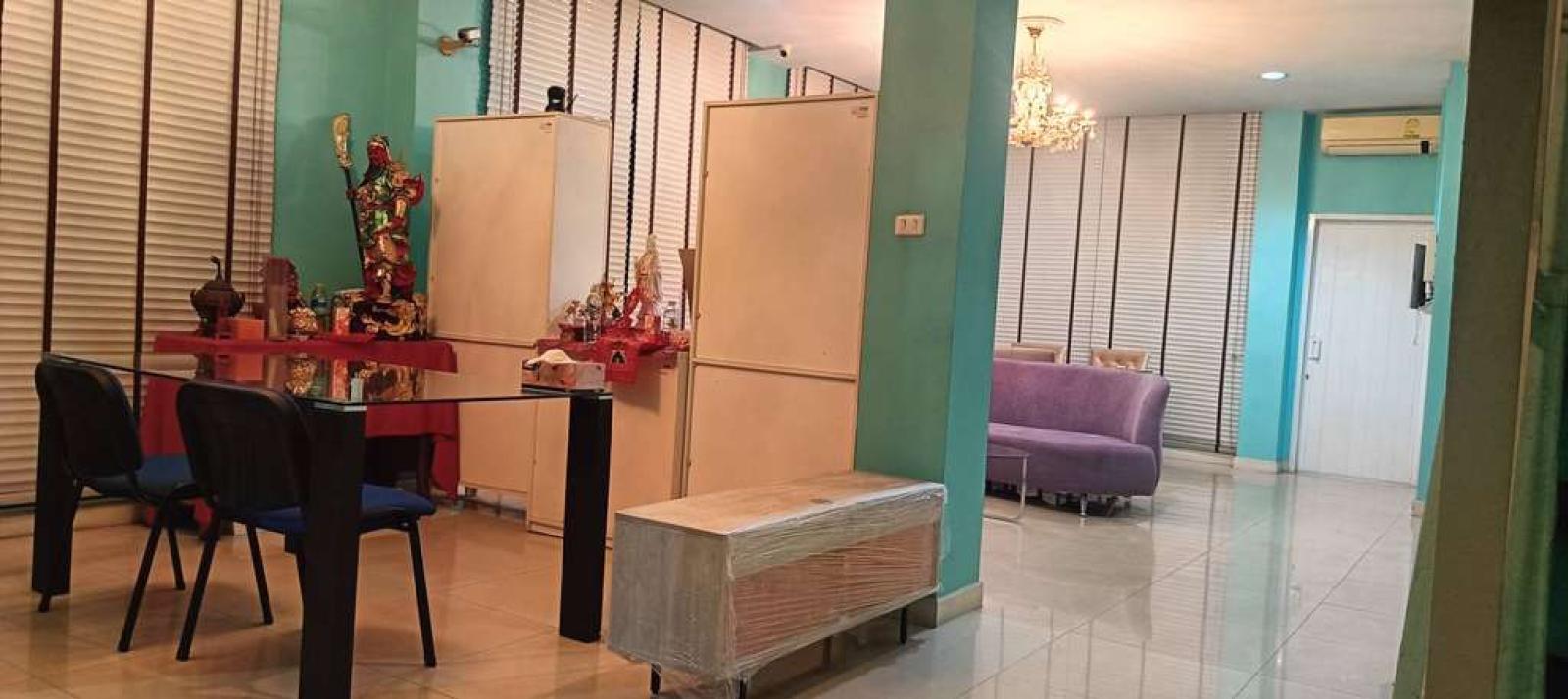 บ้านกลางกรุง ออฟฟิศ พาร์ค บางนา / 3 ห้องนอน (ขาย), Baan Klang Krung Office Park Bangna / 3 Bedrooms (FOR SALE) DA241