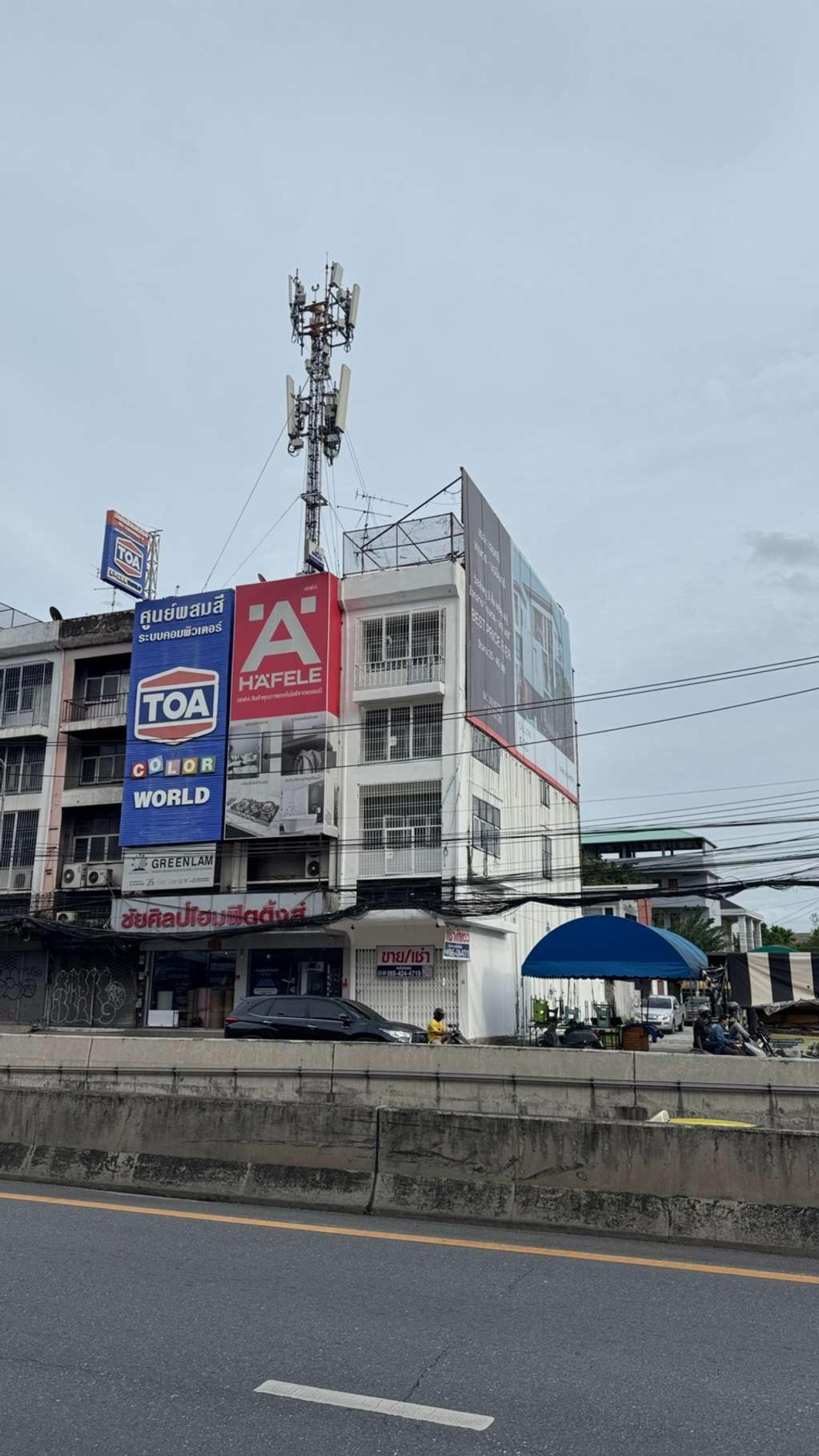 อาคารพาณิชย์ ติดถนนใหญ่พัฒนาการ / 4 ชั้น (ขาย), Commercial building on Phatthanakan Road / 4 Storey (FOR SALE) FAS115