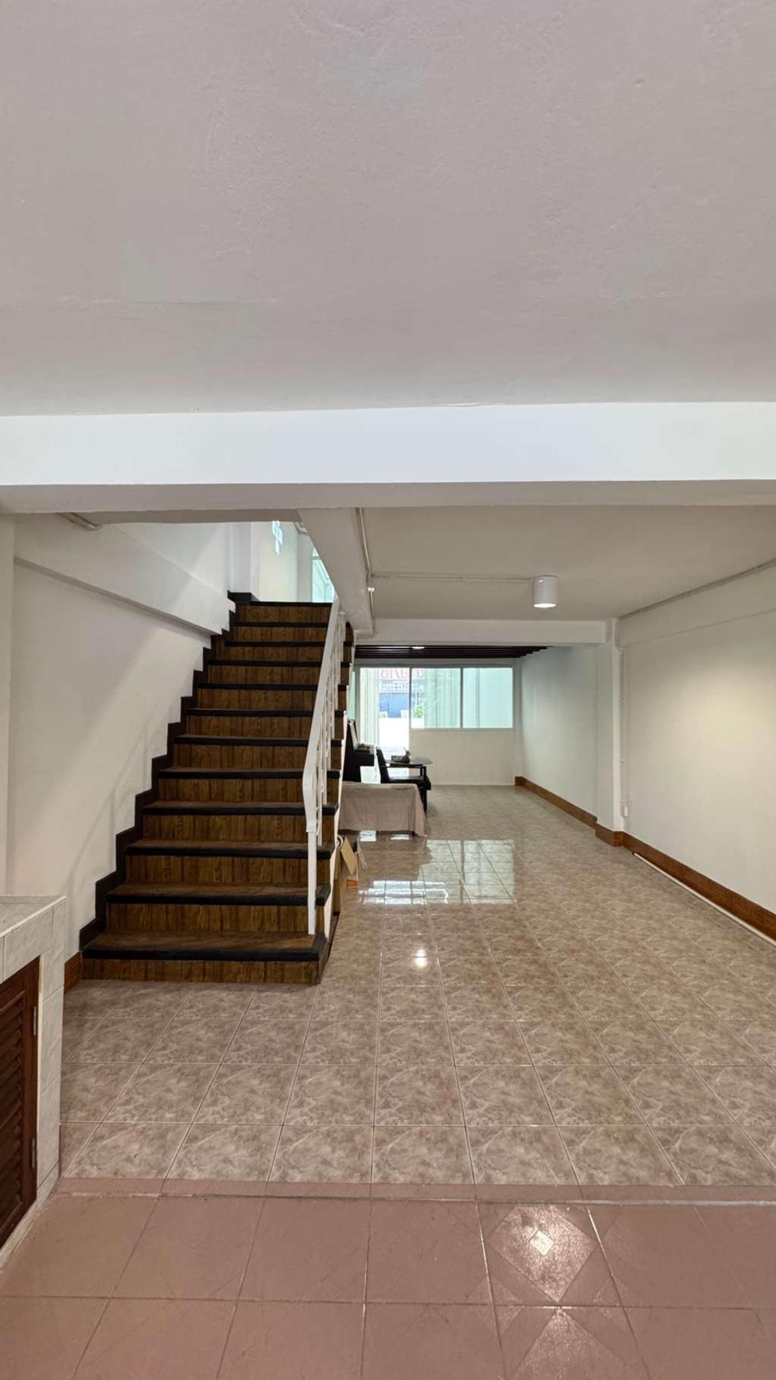 อาคารพาณิชย์ ติดถนนใหญ่พัฒนาการ / 4 ชั้น (ขาย), Commercial building on Phatthanakan Road / 4 Storey (FOR SALE) FAS115