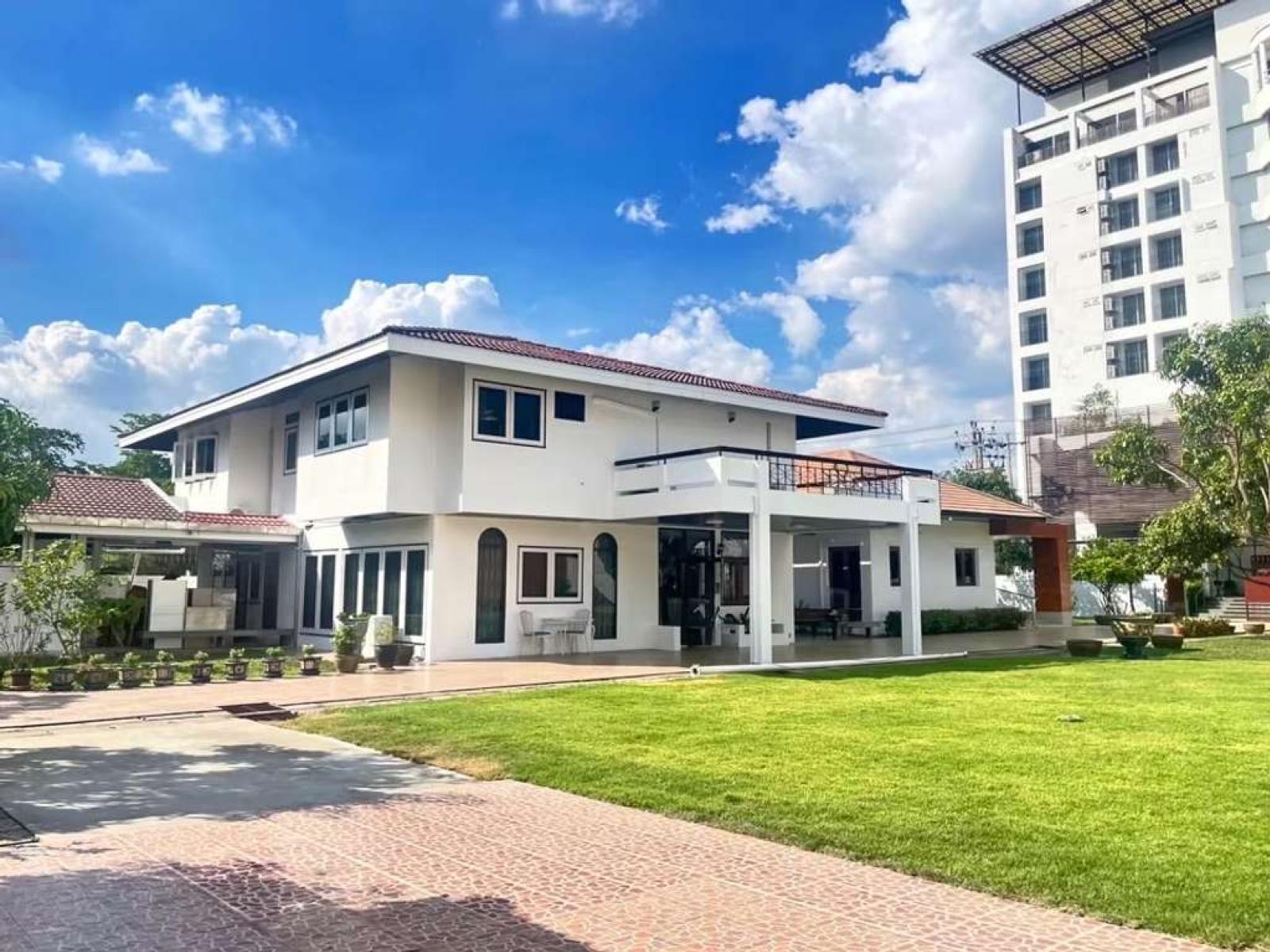 บ้านเดี่ยว ซอยสุขุมวิท 68 / 1 ไร่ 1 งาน 85 ตร.วา (ให้เช่า), Detached house, Sukhumvit Soi 68 / 85 Square Wa (FOR RENT) GNG319