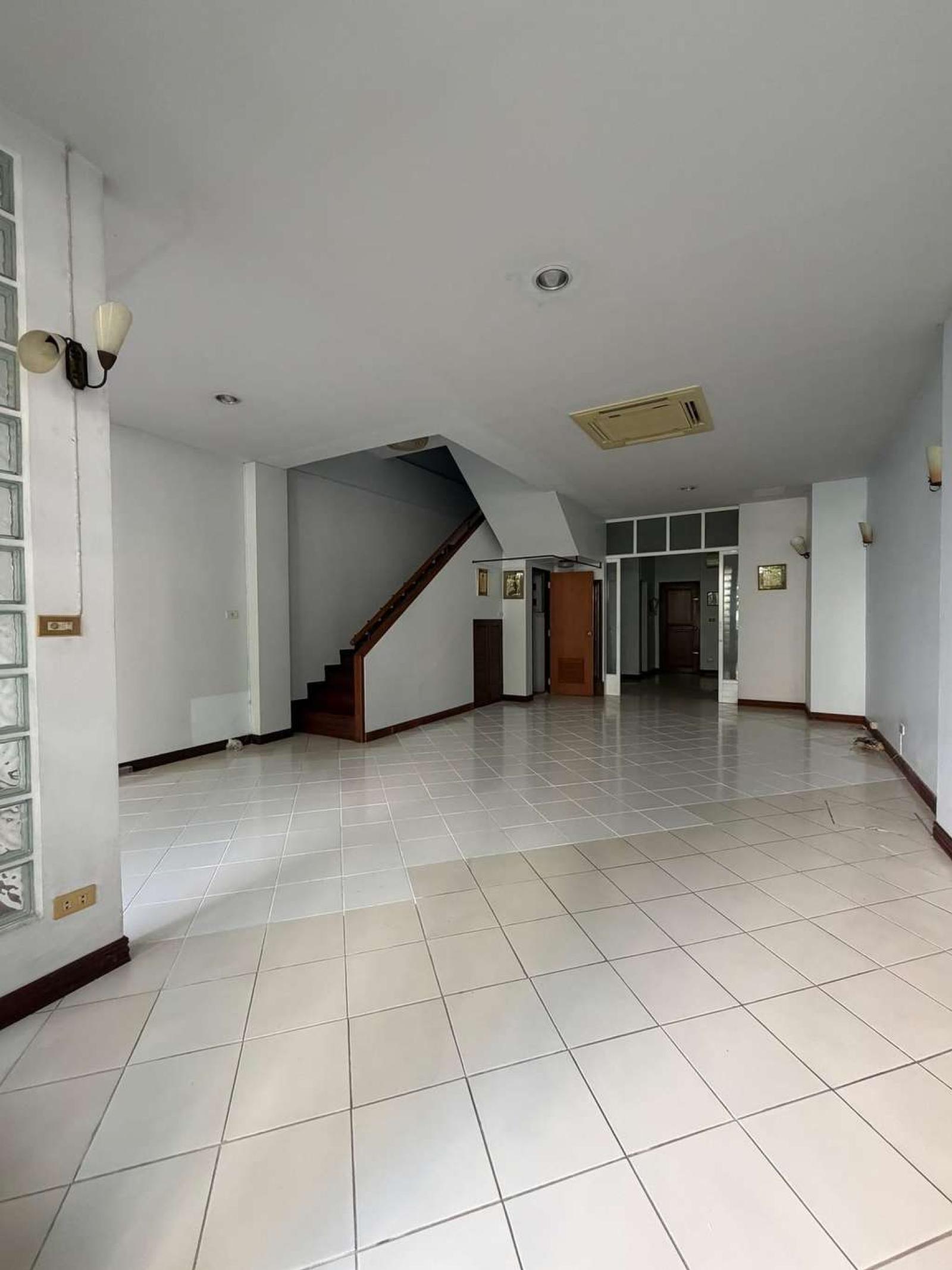 ทาวน์โฮม ซอยทองหล่อ 7 (เช่า 1 หลัง) / 6 ห้องนอน (ให้เช่า), Townhouse for rent in Soi Thonglor 7 (1 unit available) / 6 Bedrooms (FOR RENT) GNG329