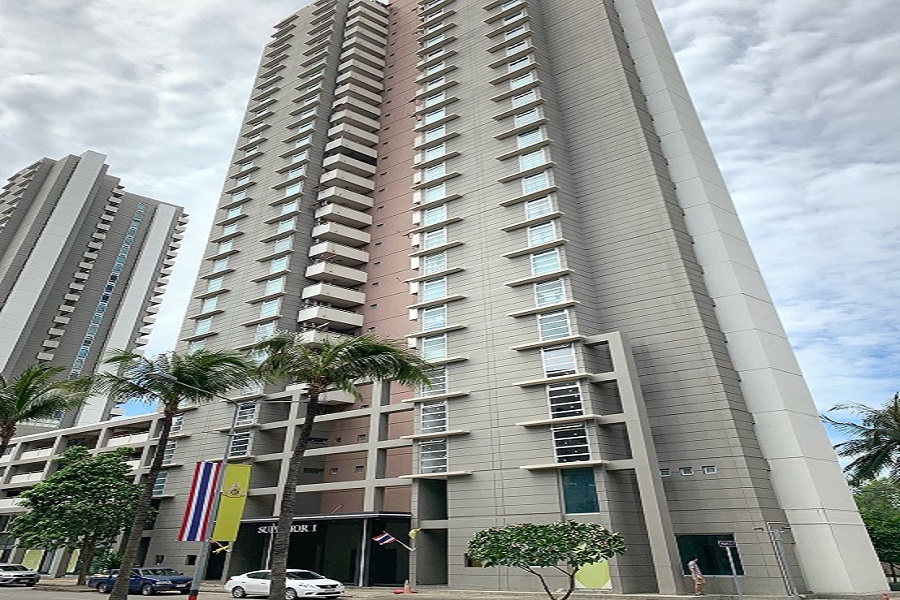 Ri-vie-ra-Condominium